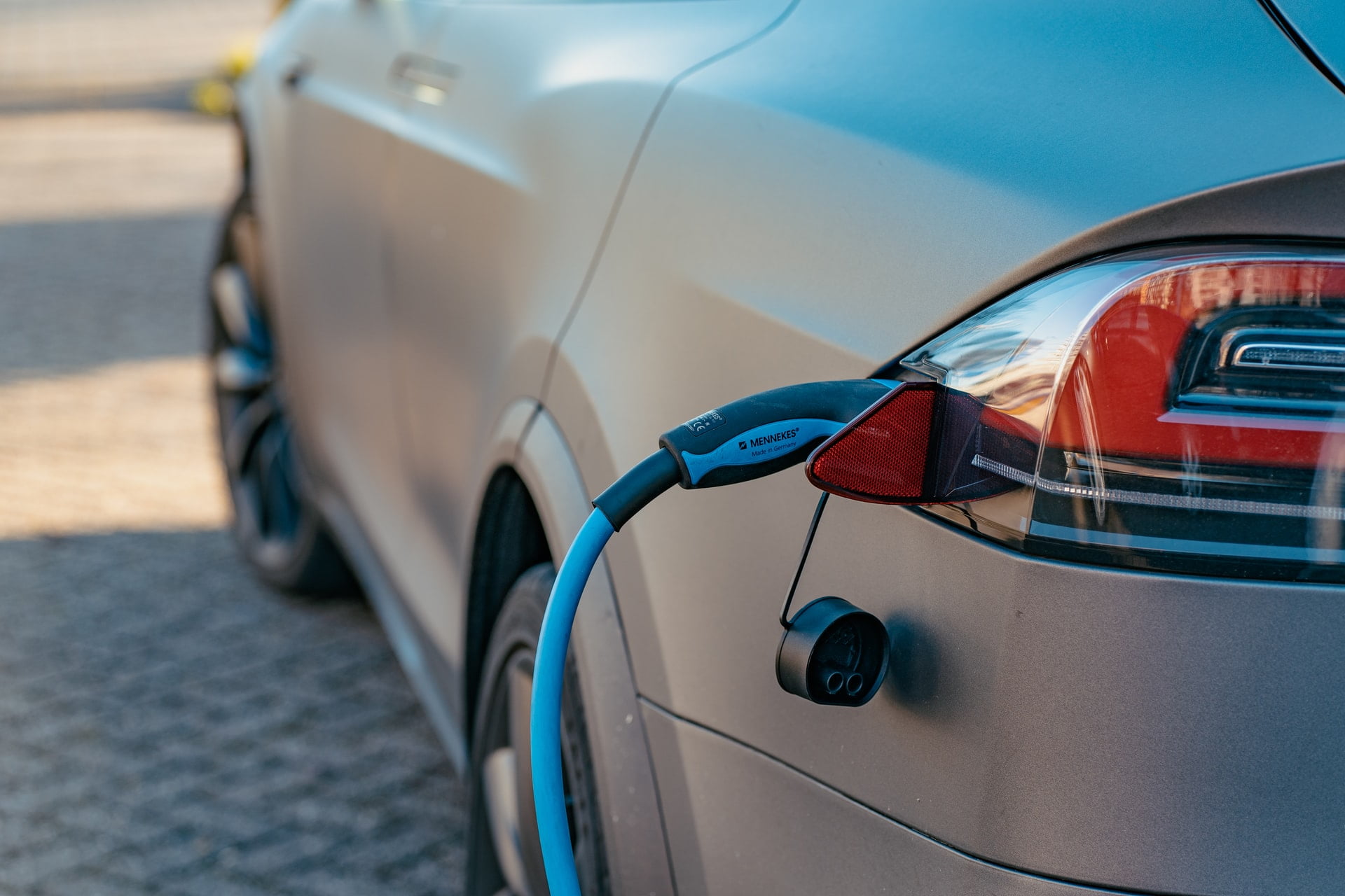 When Is the Best Time to Charge My Electric Vehicle? | BizReps PowerCharge EV